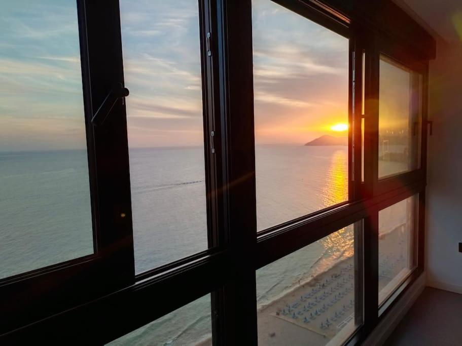 Estupendo Apartamento En Planta 22. 1ª Linea. Appartement Benidorm Buitenkant foto